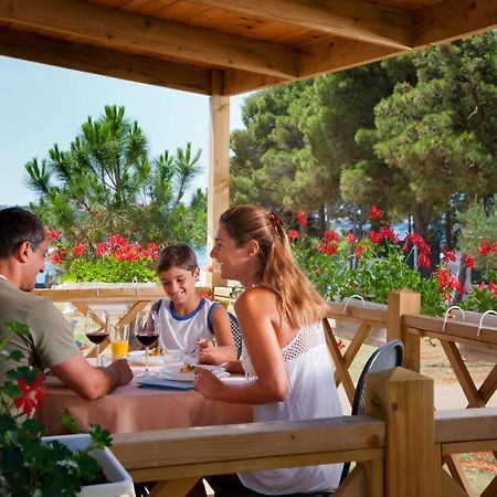 Aminess Sirena - Holiday Homes Classic Новиград Стая снимка
